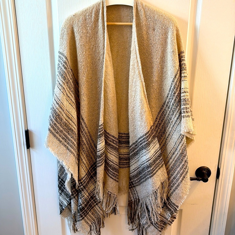 Women’s poncho one size neutral